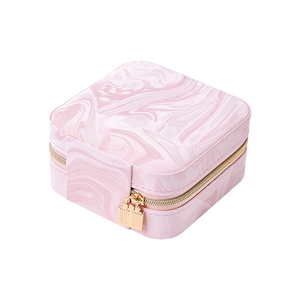 Boîte à bijoux carrée mini <span class=keywords><strong>en</strong></span> cuir PU durable YUQI, écologique, rose/blanc, pour la fête des mères, avec boucle, pour bagues et colliers, vente directe d'usine - Product Image 5