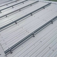 Système de montage solaire pour toiture métallique, structure de montage pour panneaux solaires sur toiture ondulée avec rails et pinces de fixation