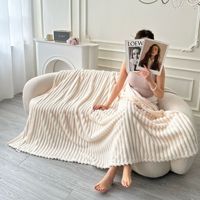 Couverture en flanelle de polyester de style européen-américain mignonne pour l'hiver, de haute qualité, douce pour la peau, pour la décoration de la chambre à coucher