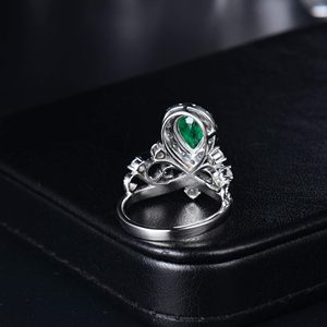 Anillo de Esmeralda Verde Intenso Natural con Corte de Pera, Corona con Lazo, Diamantes Pavé Completos, Oro Blanco, Estilo Princesa, Anillo de Gema Impresionante - Product Image 6
