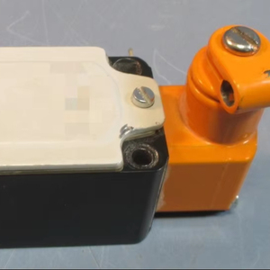Nouvel équipement d'automatisation industrielle d'origine, meilleur prix, interrupteur de fin de course <span class=keywords><strong>à</strong></span> <span class=keywords><strong>levier</strong></span> 3SE2 120-1WW, action <span class=keywords><strong>à</strong></span> 90 degrés, 1NO+1NC, PLC - Product Image 1