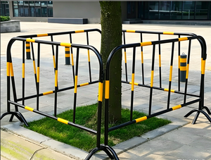 Barrière de contrôle des foules en acier galvanisé durable avec poteaux réfléchissants haute visibilité |   Obstacles routiers temporaires portables - Product Image 2