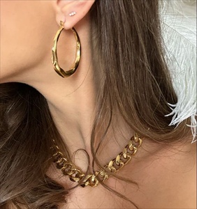 Nouvelles boucles d'oreilles créoles épaisses abstraites plaquées or, tendance, en acier inoxydable 316L, bijoux pour femmes - Product Image 4