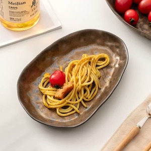 Plat en céramique moulé à la main, forme irrégulière, profond, avec revêtement émaillé, idéal pour la cuisson, lavage à la main uniquement - Product Image 1