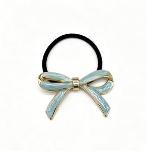 Barrette élégante en émail blanc avec nœud et bordure dorée, accessoire minimaliste pour cheveux mi-liaqués pour femme au quotidien - Product Image 6