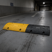 Pare-chocs de vitesse en caoutchouc robuste jaune et noir pour la réduction de vitesse sur route, allée et parking