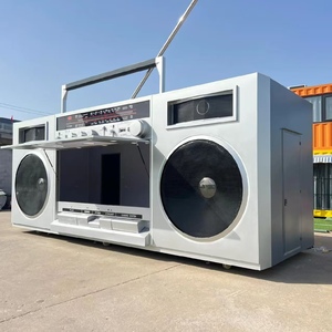 Simulation de la conception audio radio rétro haute puissance. Camion de restauration géant en forme d'enregistreur à cassette pour mariage, anniversaire, remise de diplôme - Product Image 1