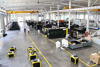 Station de travail collaborative Kassel Steel pour applications de soudage, 1-5 kW, multi-tension (220/380/110 V), capacité de charge de 20 000 kg, robot