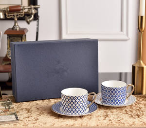 Ensemble de deux tasses et d'un plat en porcelaine royale russe à motif d'étoiles colorées, écologique, moderne et luxueux, avec boîte cadeau - Product Image 4