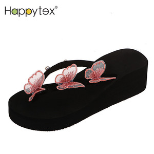 Moda <span class=keywords><strong>tacco</strong></span> zeppa <span class=keywords><strong>con</strong></span> suola spessa farfalla <span class=keywords><strong>infradito</strong></span> pantofole da <span class=keywords><strong>donna</strong></span> nuovi stili 2024 sandali antiscivolo per spiaggia - Product Image 2