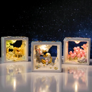 Artesanías creativas de resina, decoraciones de astronauta para sala de estar, artículos decorativos de escritorio de resina de animales creativos y bonitos - Product Image 3