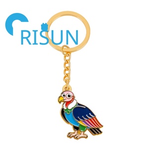 Porte-clés en émail personnalisé avec motifs d'oiseaux : Raptor, Condor Andin, Vultur barbu, Aigle, Dinde, et motifs de bijoux estampés - Product Image 6