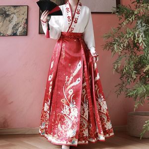 Conjunto de dos piezas <span class=keywords><strong>Hanfu</strong></span> rojo Falda elegante con cara de caballo bordada con parte superior blanca Ideal para eventos culturales - Product Image 1