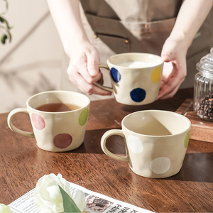 Mug en céramique à pois colorés, mug à café pour la maison, vente en gros, mug en céramique peint à la main - Product Image 3