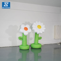 Modèle de fleur gonflable blanc personnalisé avec poteau pour la décoration de scène d'événements en extérieur et de sites touristiques