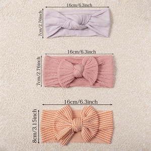 Nuevo lazo de bebé europeo y americano de <span class=keywords><strong>moda</strong></span> con diadema de nailon elástico, conjunto de accesorios para el cabello de <span class=keywords><strong>tres</strong></span> piezas para niños - Product Image 3
