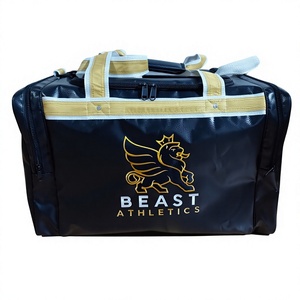 Sac de sport Beast Athletics en PVC noir avec sangles dorées et fermeture à glissière - Product Image 3