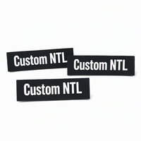 Étiquette en silicone personnalisée rectangulaire noire avec lettres blanches, lavable, durable, pour vêtements, logo de marque en caoutchouc