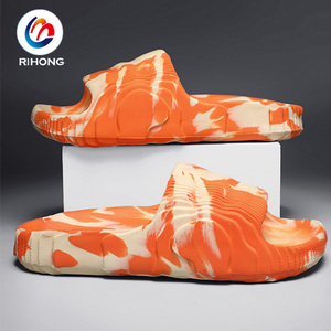 <span class=keywords><strong>2026</strong></span> barato al por mayor Guangzhou sandalias deslizantes femeninas diseño de camuflaje personalizado impresión señoras zapatillas de goma - Product Image 1