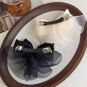 Élégante pince à cheveux en satin et organza avec nœud et perles pour femme - Product Image 6