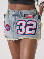 Jupe courte en jean délavé style Y2K vintage pour femme, avec broderies et ourlet effiloché, taille basse