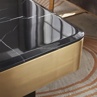 Table basse carrée de style simple Table centrale de salon de bureau de surface en verre trempé à bord enveloppé d'acier inoxydable plaqué or