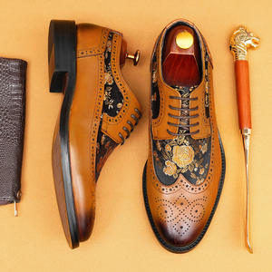 Chaussures habillées en cuir brodé haut de gamme pour hommes et femmes, style artisanal tatoué - Product Image 1