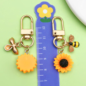 Porte-clés Tournesol et Abeille, Breloque <span class=keywords><strong>de</strong></span> Sac en Résine <span class=keywords><strong>de</strong></span> 5,3 cm avec Mousqueton en Alliage <span class=keywords><strong>pour</strong></span> Sacs à Dos, 23 Styles - Product Image 3