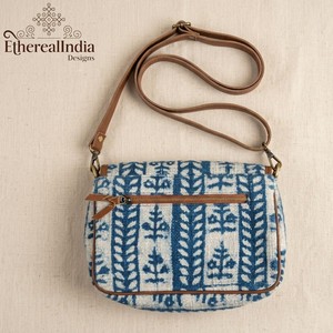 Sac à bandoulière artisanal éco-responsable en indigo, imprimé au bloc, petit sac bohème avec fermeture éclair, fournisseur en gros, export Inde - Product Image 4