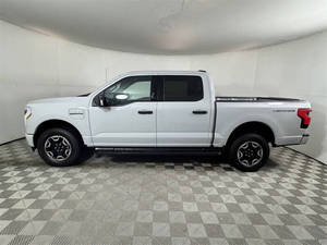 รถฟอร์ด F-150 AWD XLT 4 ประตู SuperCrew ปี 2023 มือสอง ราคาประหยัด กระบะสั้น 5.5 ฟุต พวงมาลัยซ้าย เบาะหนัง กล้องมองหลัง ไฟหน้า LED - Product Image 5