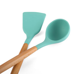 أداة مطبخ من السليكون بمقبض خشبي, أداة مطبخ من السليكون بمقبض خشبي لا تسبب أي أذى لوعاء المطبخ من دون حامل آمن - Product Image 4