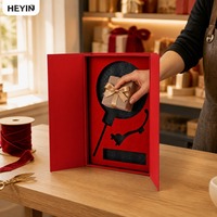 Boîte cadeau rigide à double porte rouge personnalisée, fermeture magnétique, boîte d'emballage en papier gaufré avec insert en mousse EVA noire pour coffret cadeau