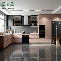 Cucina Moderna SLS in Stile Contemporaneo con Mobili Rosa e Piano di Lavoro in Pietra Grigia, Arredamento Interno per Cucina Open Space