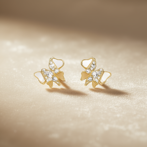 Orecchini a farfalla dorati con strass di cristallo, montatura a griffe in oro 18 carati, per donna, graziosi, da indossare tutti i giorni - Product Image 2