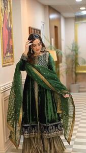 Nouveau Bollywood Style Designer Party Wear Look Broderie Lourde Avec Multy Fil Et Séquence Travail Robe Bas Avec Dupatta - Product Image 2