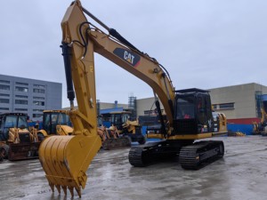 รถขุดไฮดรอลิกแบบตีนตะขาบ CAT 320D มือสอง พร้อมใช้งาน ชั่วโมงการทำงานต่ำ สีเดิม อะไหล่แท้ พร้อมบุ้งกี๋ขุด - Product Image 5