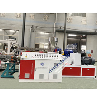 Ligne de production de panneaux de mousse pvc en plastique et bois vernis machine de fabrication de portes wpc