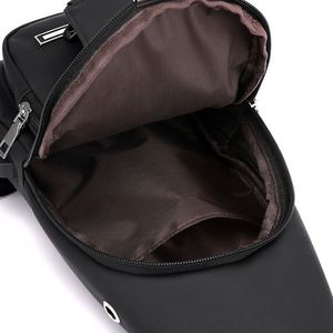 Sacs de poitrine personnalisés avec logo, grande capacité, port de chargement USB, en nylon durable avec fermeture éclair, pour activités de plein air, affaires, mode, en PU - Product Image 3