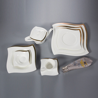 P & T Vaisselle carrée à bordure dorée Ensemble d'assiettes minimalistes Ensemble d'assiettes de cuisine Ensemble de vaisselle pour 4 personnes