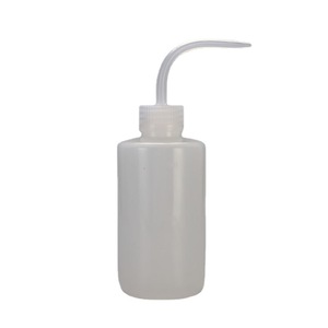 Bouteille de lavage en plastique personnalisée de 250 ml avec bec courbé pour plantes succulentes ; bouteille de rinçage graduée de 500 ml, embout blanc courbé - Product Image 1