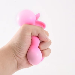 Juguete Antiestrés Creativo y Adorable en Forma de Conejo de Plástico Kawaii, de Compresión Lenta, Unisex, con Bola de Harina en Forma de Corazón - Product Image 5