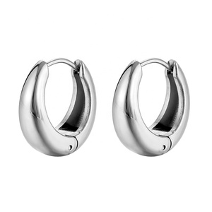 Pendientes Huggie de aro en blanco de acero inoxidable chapados en oro de 18 quilates personalizados al por mayor 2023 - Product Image 2