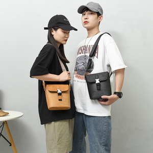 กระเป๋าหนังวินเทจทรงครอสบอดี้ขนาดเล็กสำหรับผู้ชาย ใส่โทรศัพท์มือถือได้ - Product Image 6