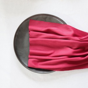 Décoration de mariage d'Anne d'été Chemins de table en <span class=keywords><strong>gaze</strong></span> plissée élastique <span class=keywords><strong>double</strong></span> face au toucher du lait pour événements Chemin de table <span class=keywords><strong>vert</strong></span> <span class=keywords><strong>sauge</strong></span> - Product Image 3