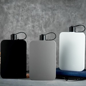 Bouteille d'eau isotherme carrée de style sport en acier inoxydable 304 écologique de 500 ml avec logo personnalisé – En stock - Product Image 3