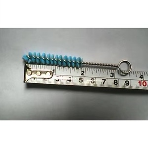 Brosse de nettoyage industrielle durable à poils en PBT, fibres synthétiques bleues, avec anse métallique pour applications de balayage et de nettoyage - Product Image 4