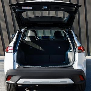 Coche de gasolina <span class=keywords><strong>T</strong></span> oyota <span class=keywords><strong>C</strong></span> orolla Cross 2.0L Gasolina SUV scooter de movilidad 4 puertas 5 asientos para el hogar - Product Image 6