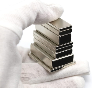 מגנט ניאודימיום מרובע N52 חזק וקבוע בעל גאוס גבוה, מצופה Ni-Cu-Ni, מתכתי נדיר מסוג NdFeB - בעל תקן RoHS - Product Image 3