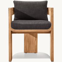 Fauteuil de salle à manger RH Sedona en teck, structure en teck massif avec accoudoirs épais en forme de C et coussin en tissu gris foncé