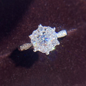 Anello di fidanzamento con zirconi a forma di fiocco di neve per donna, elegante gioiello scintillante per matrimonio - Product Image 1